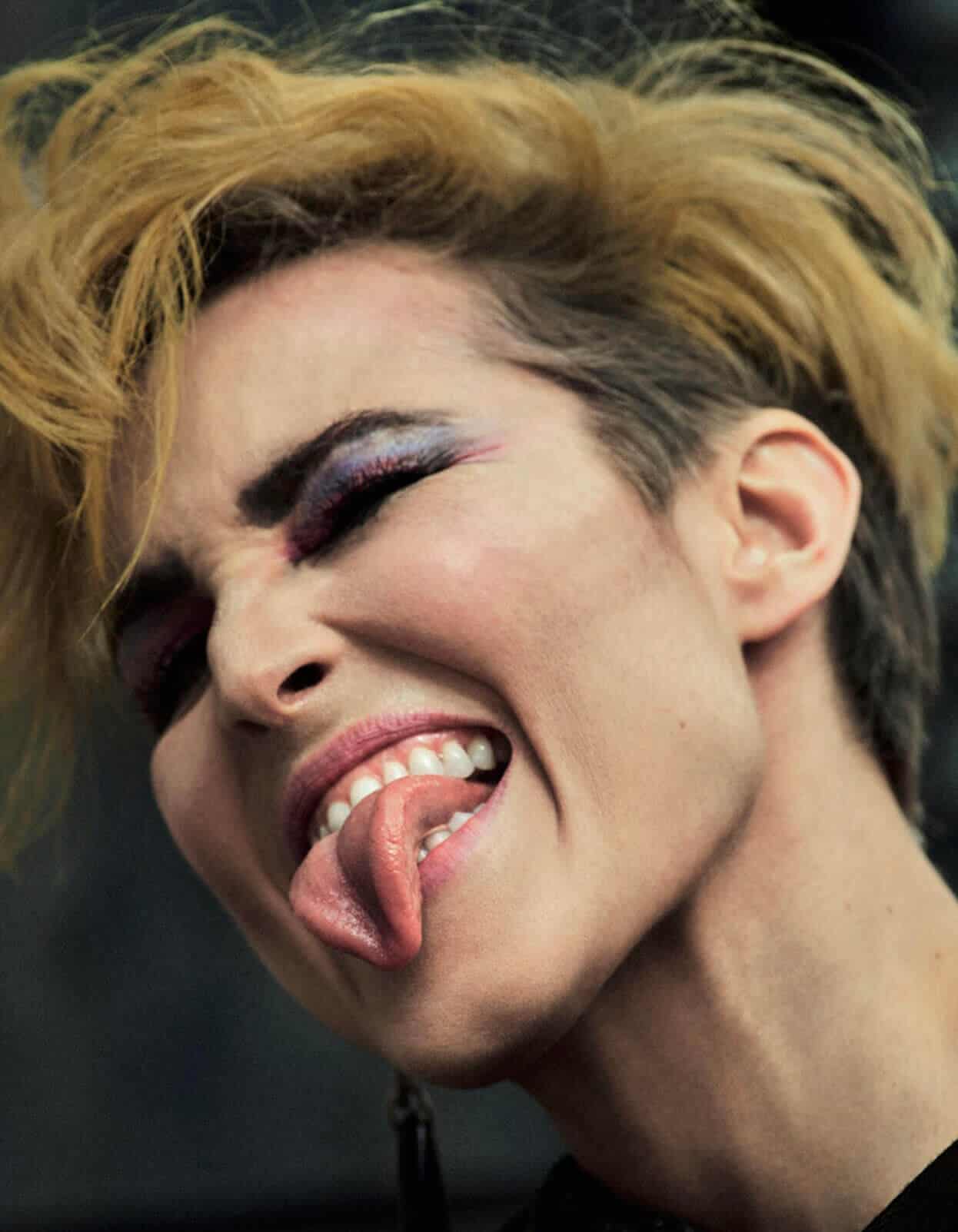 Butt plug in eshak video